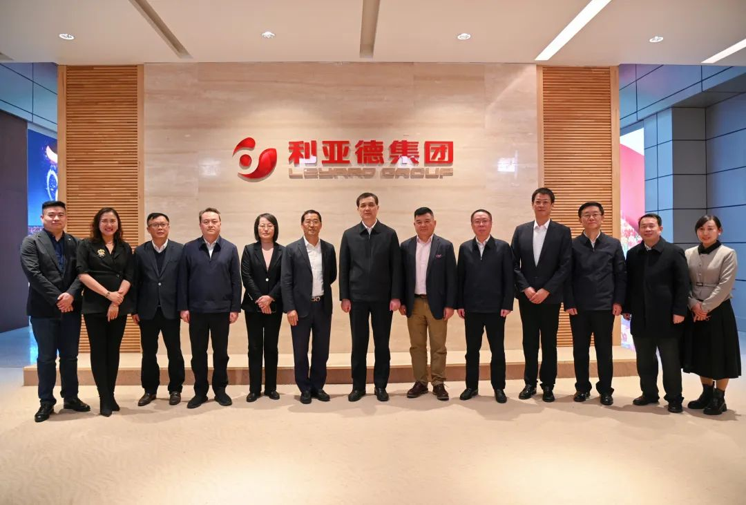 深化政企相助 | 湖南副省长、长沙市长周海兵一行走访兴发娱乐北京总部